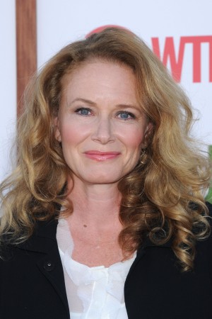 Ashley Crow tüm dizileri dizigom'da