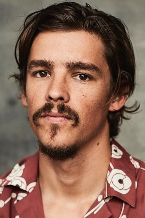 Brenton Thwaites tüm dizileri dizigom'da
