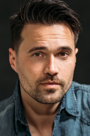 Brett Dalton tüm dizileri dizigom'da