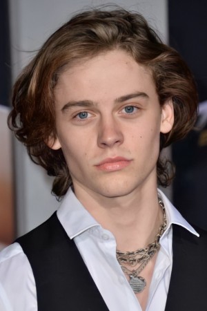 Britain Dalton tüm dizileri dizigom'da