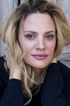 Camille De Pazzis tüm dizileri dizigom'da