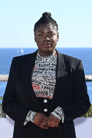 Chinenye Ezeudu tüm dizileri dizigom'da