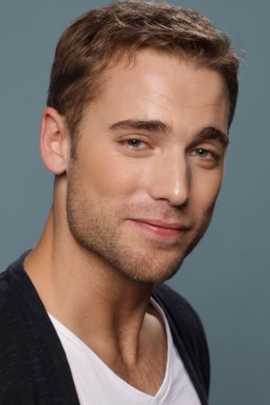 Dustin Milligan tüm dizileri dizigom'da