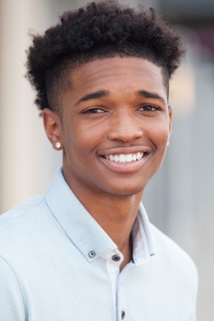 Isaiah Hill tüm dizileri dizigom'da