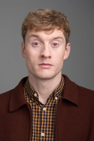 James Acaster tüm dizileri dizigom'da