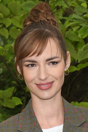 Louise Bourgoin tüm dizileri dizigom'da