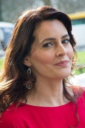 Louise Delamere tüm dizileri dizigom'da