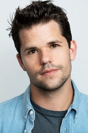 Max Carver tüm dizileri dizigom'da