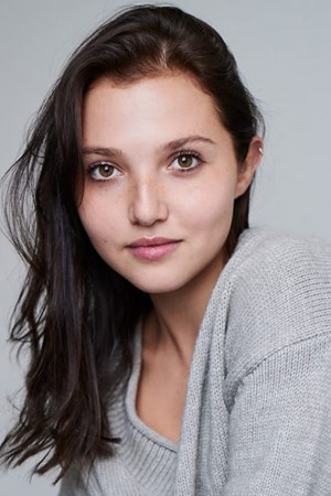 Mia McKenna-Bruce tüm dizileri dizigom'da