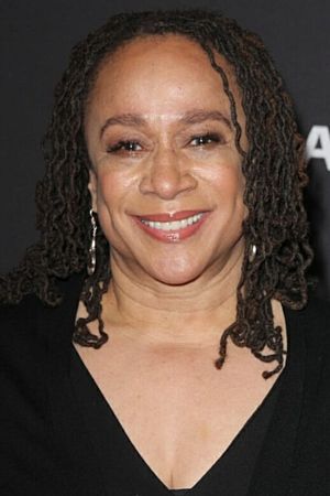 S. Epatha Merkerson tüm dizileri dizigom'da