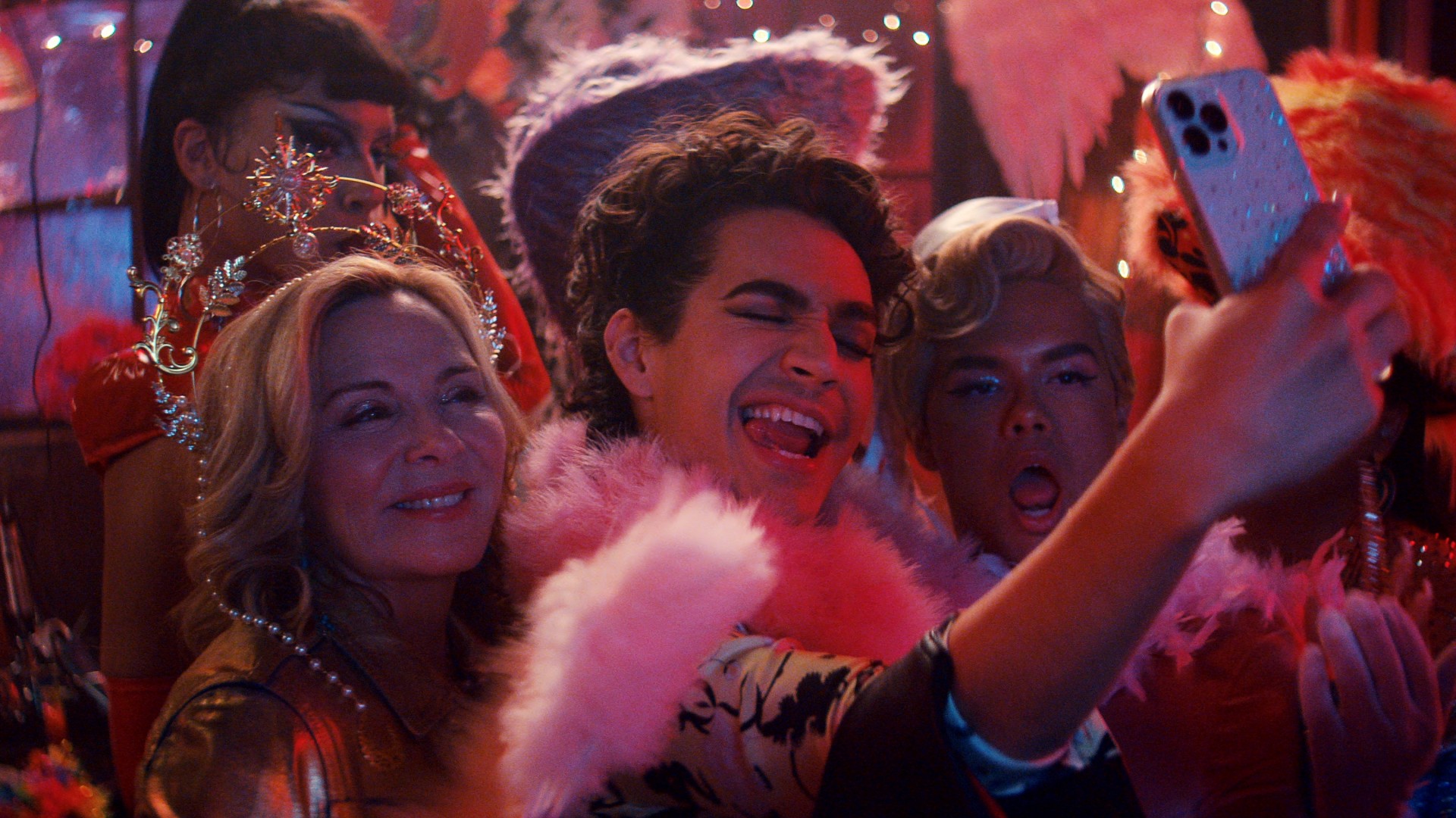 Glamorous 1. Sezon 6. Bölüm