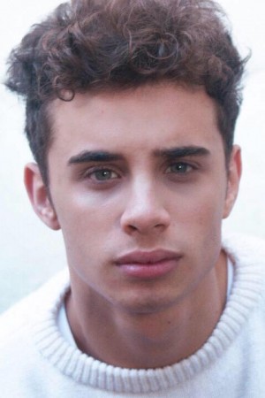 Tupac Larriera tüm dizileri dizigom'da