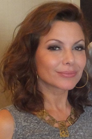 Kari Wuhrer tüm dizileri dizigom'da