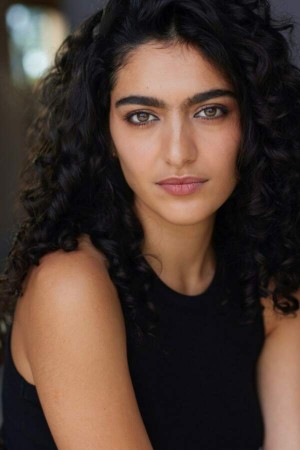 Roxie Mohebbi tüm dizileri dizigom'da