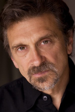 Dennis Boutsikaris tüm dizileri dizigom'da