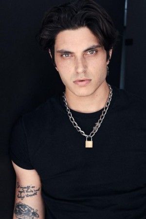 Samuel Larsen tüm dizileri dizigom'da