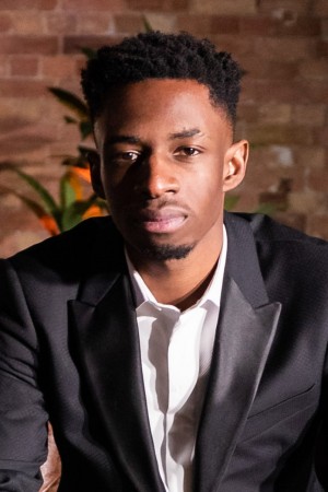 Tobi Brown tüm dizileri dizigom'da