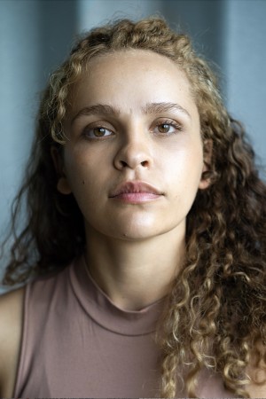 Iola Evans tüm dizileri dizigom'da