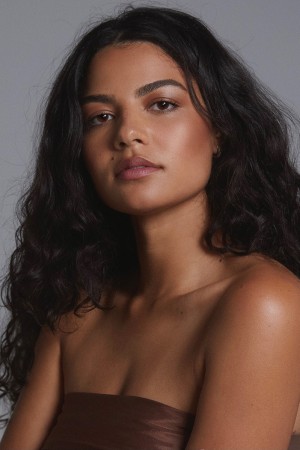 Larissa Bocchino tüm dizileri dizigom'da